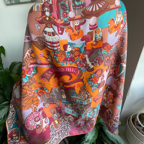Hermès Zabavushka Twill Silk  Scarf. - Picture 1 of 16